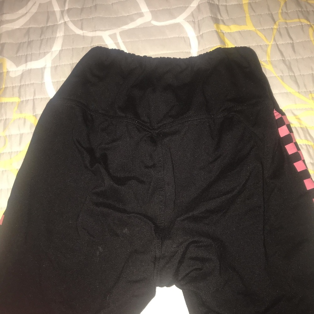 Leggings with pink checkered sides